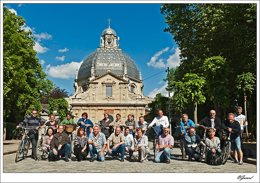 20110514_0054 1.jpg - De "Achterbuurters" op het vrome pad.